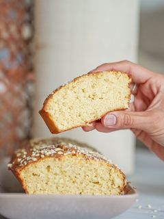 Una foto de Bizcocho de coco y almendra sin gluten ni lácteos