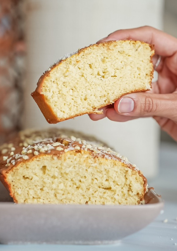 Una foto de Bizcocho de coco y almendra sin gluten ni lácteos
