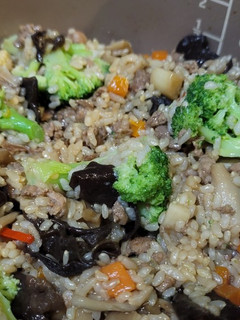 筊白筍時蔬糙米炊飯 的食譜成品照片