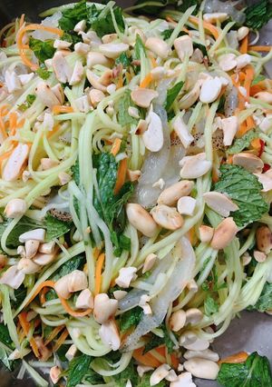 Hình của món Nộm sứa xoài xanh.