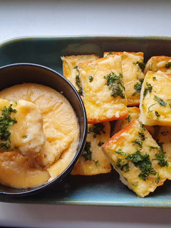 Foto resep Garlic Cheese Bread with Cheese Dip Sauce