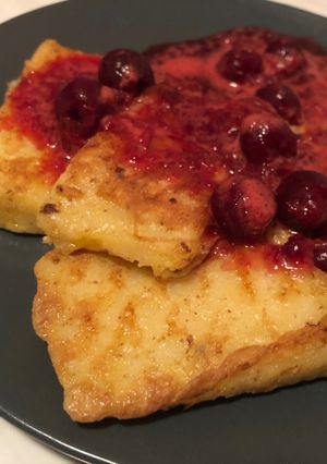 Rántott tejbegríz meggymártással recept fotója