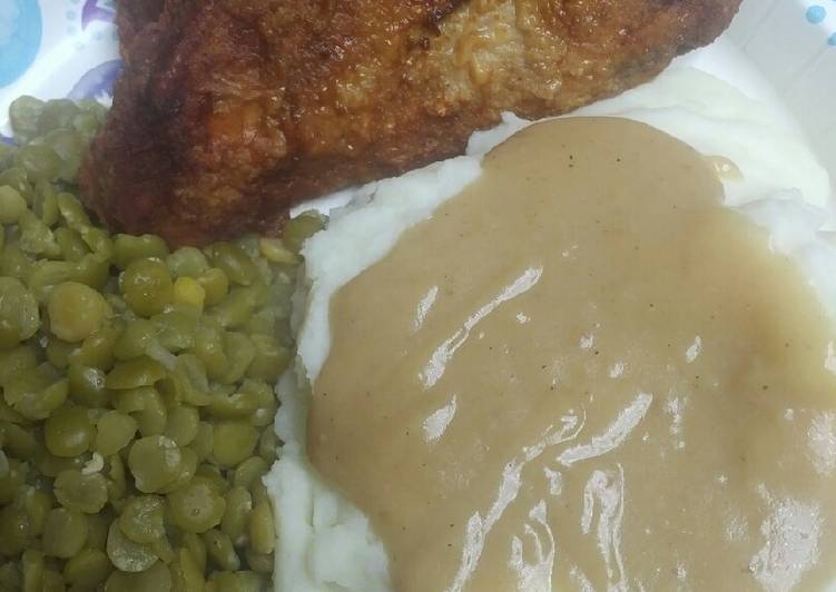 Fried Boneless Pork Chops and Gravy