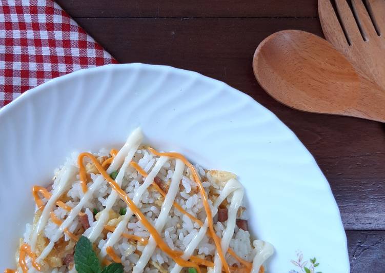 Langkah Mudah untuk Menyiapkan Mayo fried rice yang Bikin Ngiler