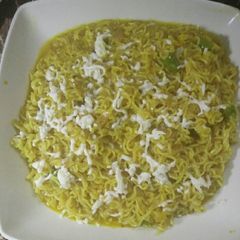 A picture of Cheesy Maggie noodles.