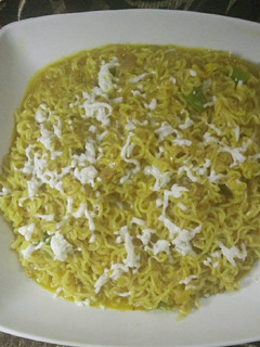 A picture of Cheesy Maggie noodles.
