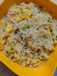 চিকেন এগ ফ্রাইড রাইস রেসিপির প্রধান ছবি