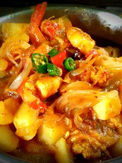 চিংড়ি দিয়ে আলু চচ্চড়ি(chingri diye aloo chorchori recipe in Bengali) রেসিপির প্রধান ছবি