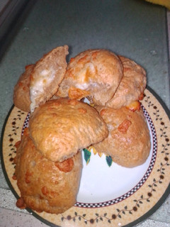 Una foto de Panecillos caseros rellenos de queso