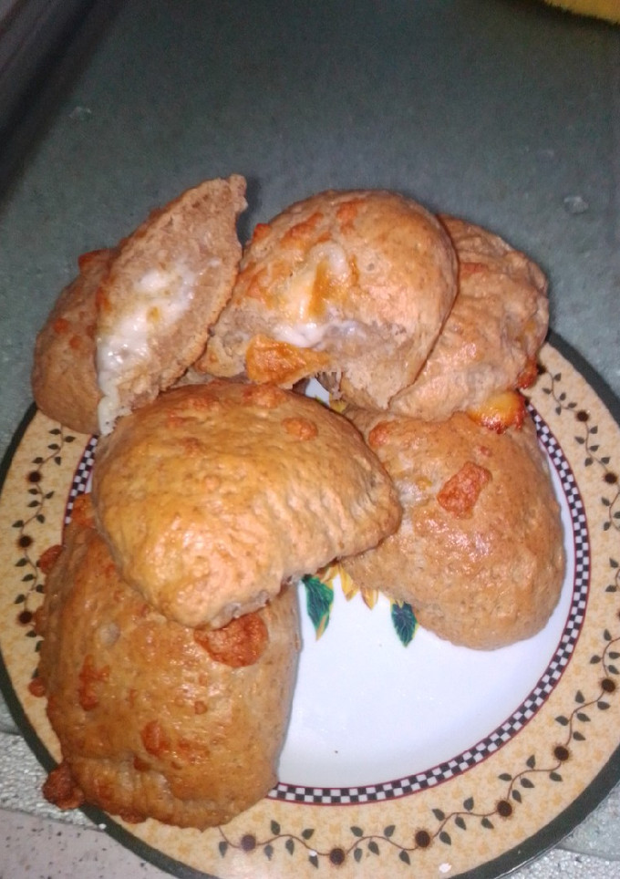 Una foto de Panecillos caseros rellenos de queso