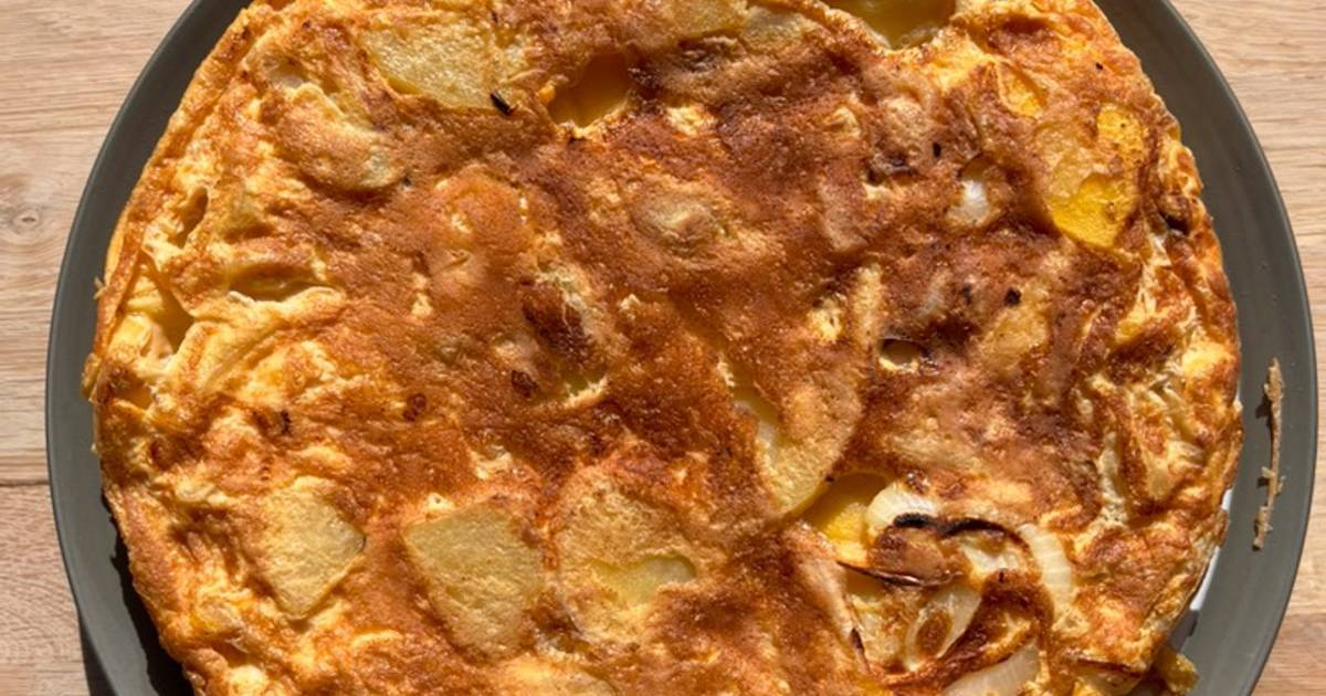 Spanish inspired omelette with potato, onion and pumpkin in airfryer