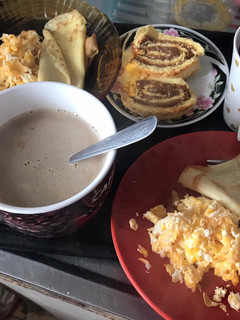 Una foto de Desayuno de campeonesPanqueques y huevos revueltos