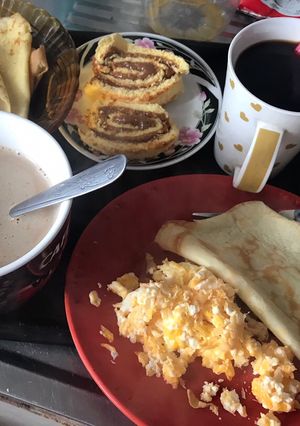 Una foto de Desayuno de campeonesPanqueques y huevos revueltos