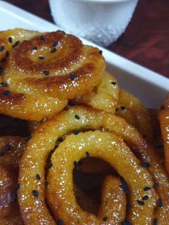 صورة لوصفة حلى السميد الحلزوني 🥨