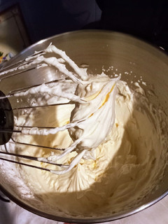 Una foto de Crema de Leche (para decorar/rellenar) Tortas 🎂