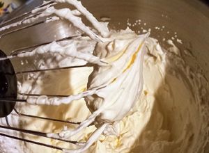 Una foto de Crema de Leche (para decorar/rellenar) Tortas 🎂