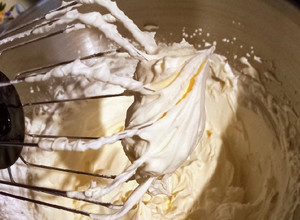 Una foto de Crema de Leche (para decorar/rellenar) Tortas 🎂