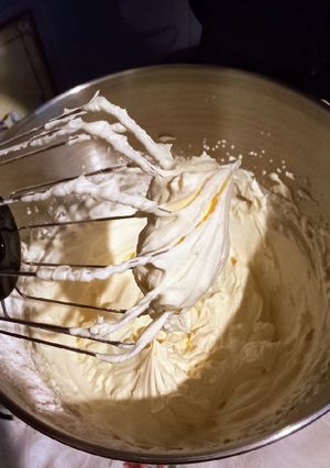 Una foto de Crema de Leche (para decorar/rellenar) Tortas 🎂