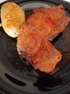 Una foto de Costillas con patatas al horno