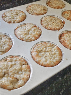 Una foto de Muffins de pera con crumble