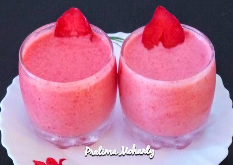 Easiest Way to Make Super Quick Homemade Strawberry Smoothie