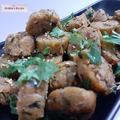A picture of Methi muthiya.