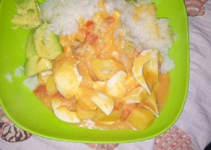 Cooked rice,potato-egg curry and avocado