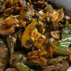 A picture of Mushroom masala.