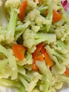 清炒白花椰菜 的食譜成品照片