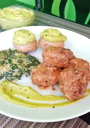 Una foto de Albóndigas en salsa con vino blanco 👩‍🍳✨