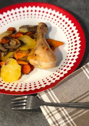 Tepsis alsó csirkecomb vele sült zöldségekkel recept fotója