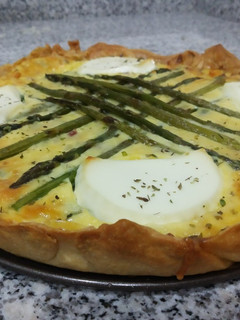 Una foto de Quiche de espárragos trigueros y tacos de jamón con queso fresco