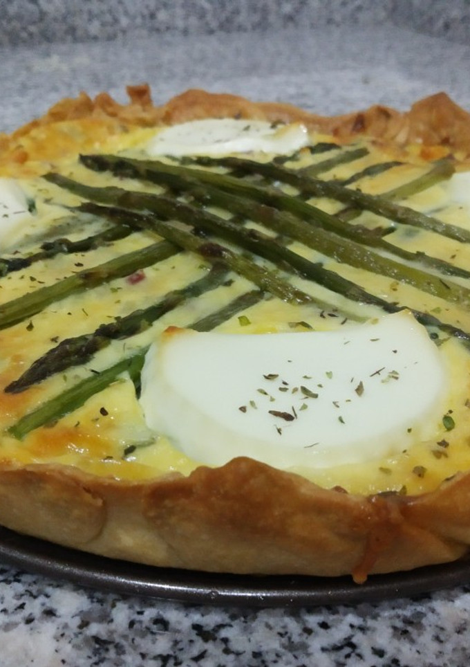 Una foto de Quiche de espárragos trigueros y tacos de jamón con queso fresco