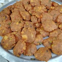 A picture of Chana daal fritters.