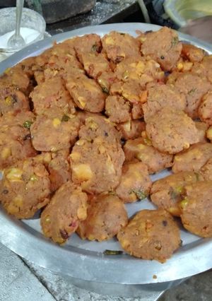 A picture of Chana daal fritters.