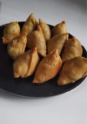 आलू समोसा (aloo samosa recipe in Hindi) रेसिपी मुख्य फोटो