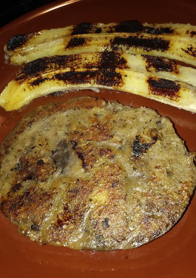 Una foto de Burguer vegetal con plátano. Plato vegano