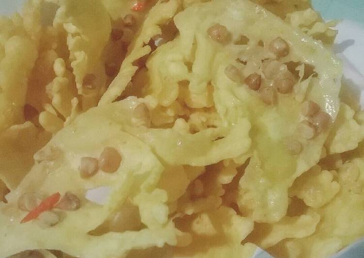 Peyek kacang renyah syalala