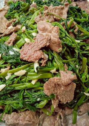 Hình của món Thịt trâu xào rau muống.