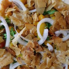 A picture of Kathiawari chana chat.