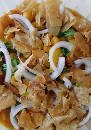 A picture of Kathiawari chana chat.