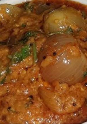 આખી ડુંગળી નું શાક (Akhi Dungli Shak Recipe In Gujarati) રેસીપી મુખ્ય ફોટો