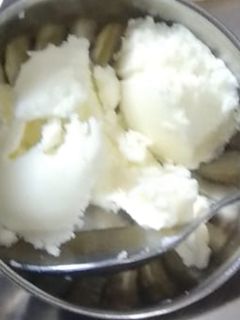 होम मेड बटर (homemade butter recipe in Hindi) रेसिपी मुख्य फोटो