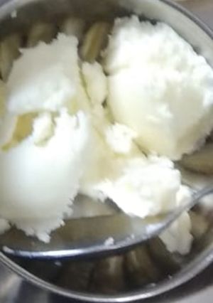 होम मेड बटर (homemade butter recipe in Hindi) रेसिपी मुख्य फोटो