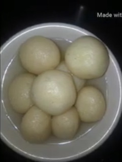रसगुल्ले (Rasgulle recipe in Hindi) रेसिपी मुख्य फोटो