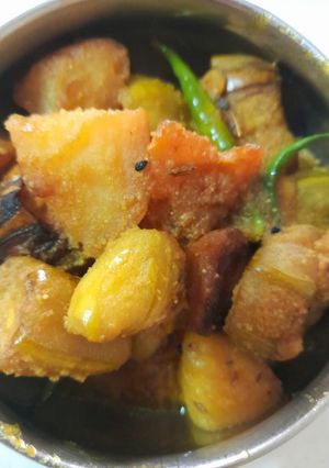 আলু পটল কুমড়োর ডালনা(Aloo potol kumror dalna recipe in Bengali) রেসিপির প্রধান ছবি