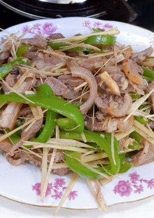 Hình của món Thịt dê xào sả ớt.