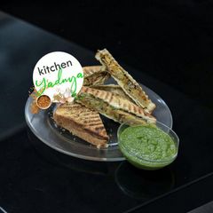 A picture of Sev Puri Toast.