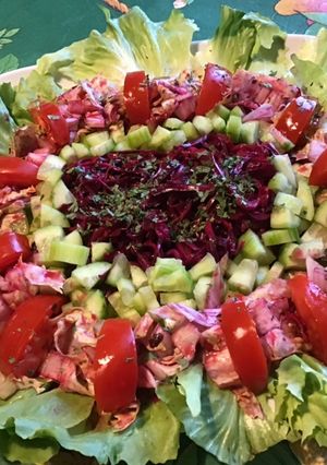 Une photo de Salade composée (chou rouge,scarole,tomate et concombre)