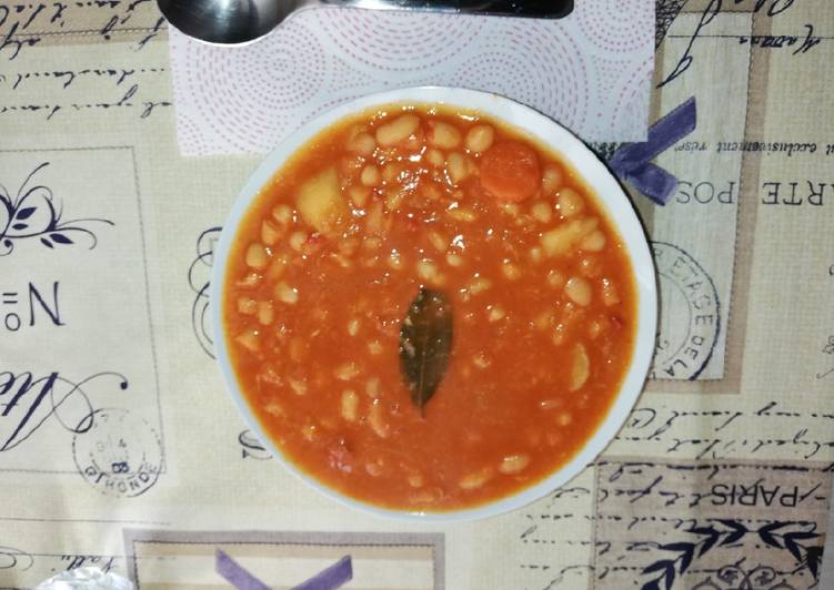 Alubias blancas con verduras y chorizo
